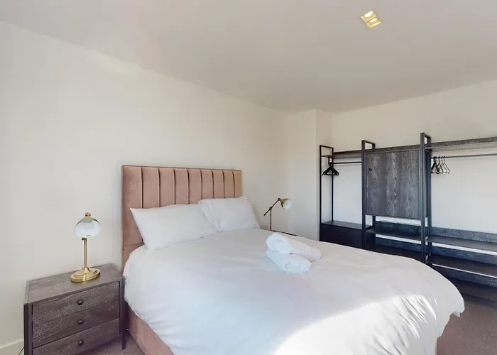 Low Greenlands Holiday Park - Luxury House & Luxury Glamping Pods